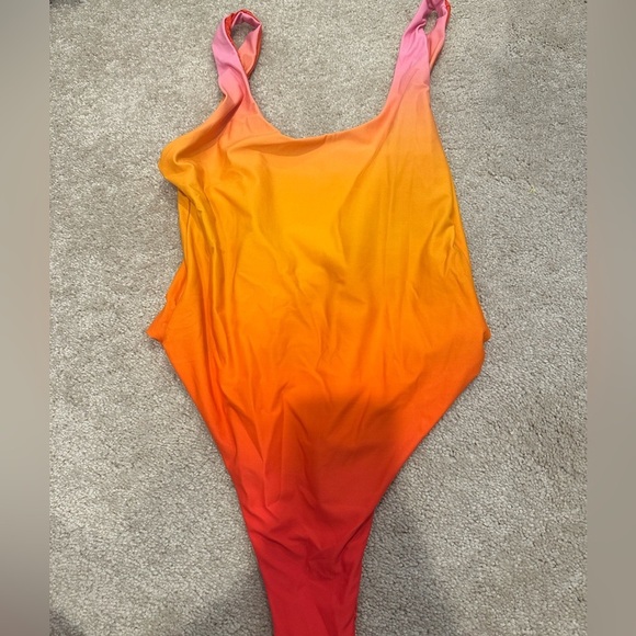NEW WeWoreWhat Pink Orange Ombre High Cut One Piece Bathing Suit Large - Picture 3 of 5